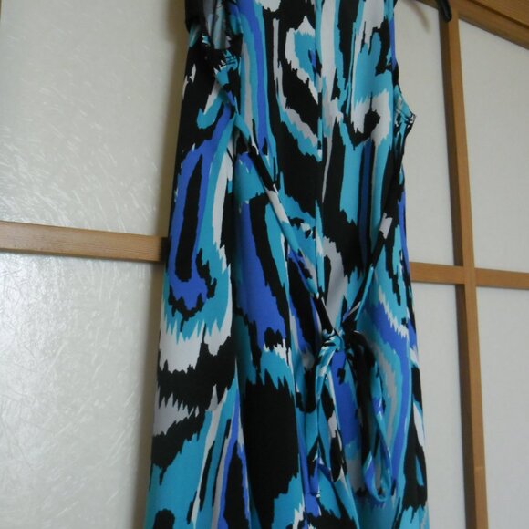 Cute tie-back top with rose detail on one shoulder. Small size. - Picture 4 of 5